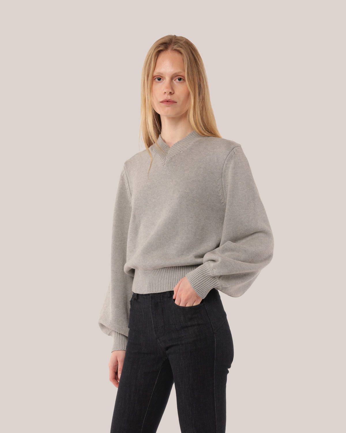 Fitted Cotton V-neck Sweater Oyster